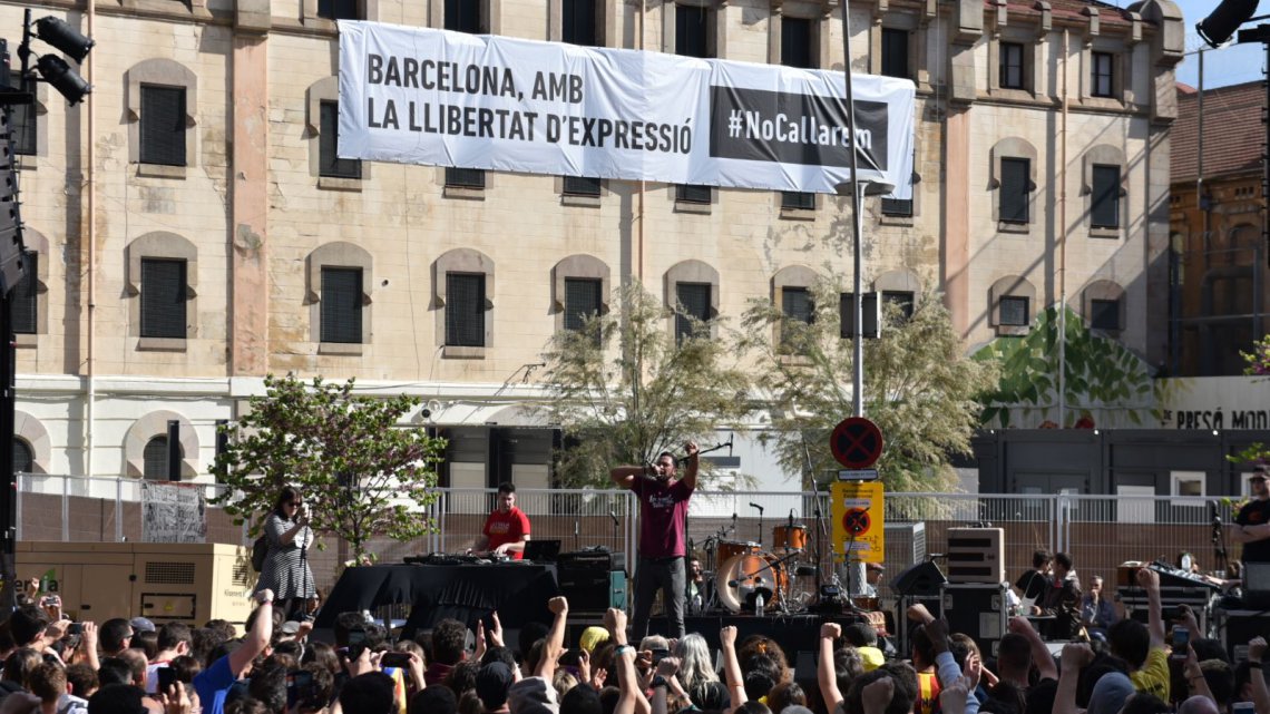Barcelona per la llibertat d'expressió: concerts solidaris i reivindicatius envolten la presó Model
