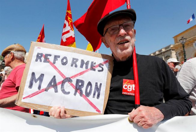 Milers de treballadors i estudiants es van mobilitzar aquest dijous contra Macron
