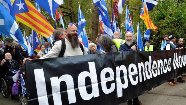 Milers es van manifestar a Escòcia per un nou referèndum d'independència