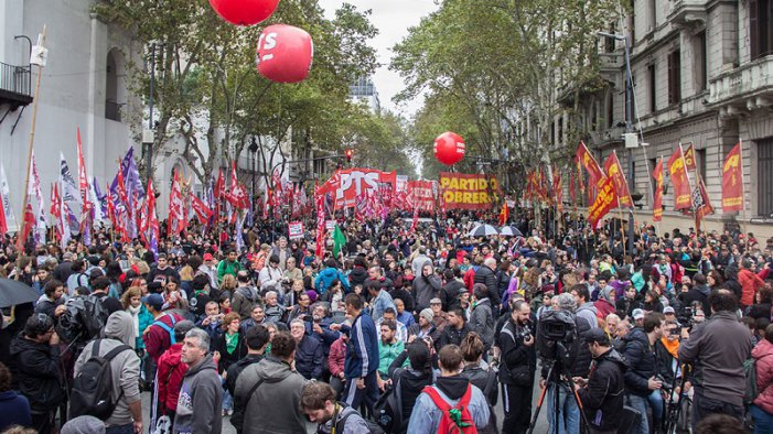 Declaració del Frente de Izquierda d'Argentina: a baix el pacte amb el FMI, vaga activa nacional!