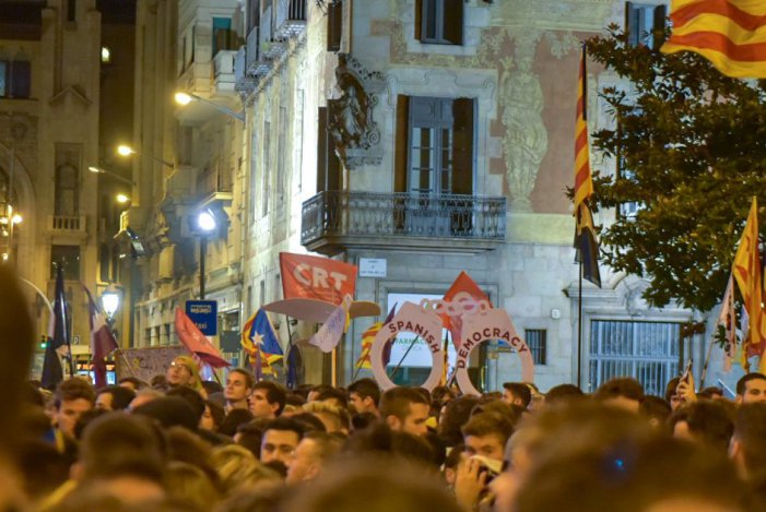 Milers de joves desborden als carrers a Torra, Buch i el processisme