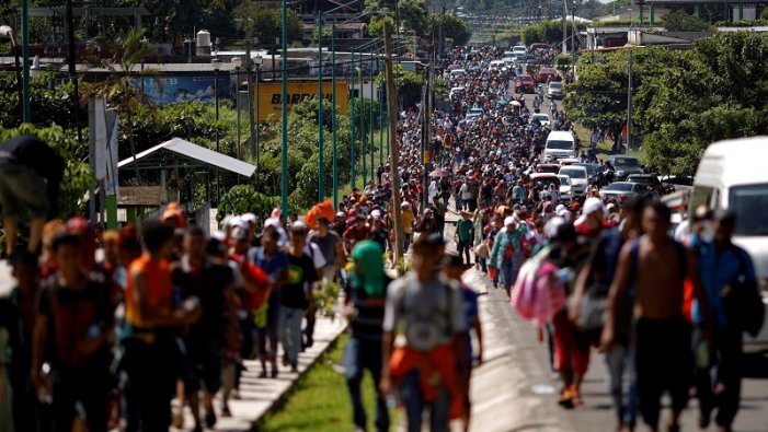 Trump declara emergència nacional i prepara l'Exèrcit contra la caravana migrant
