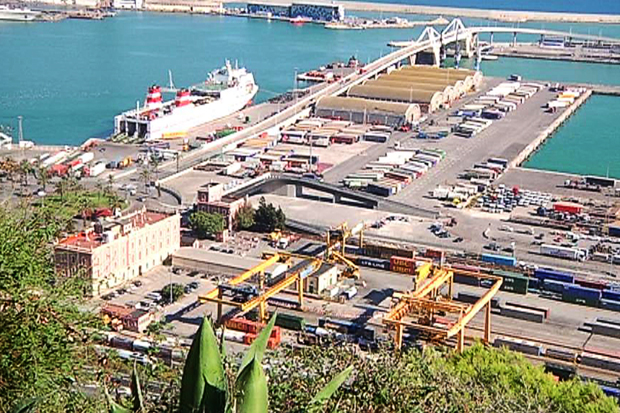 CGT convoca vaga indefinida al port d'inflamables de Barcelona a partir del 5 de novembre