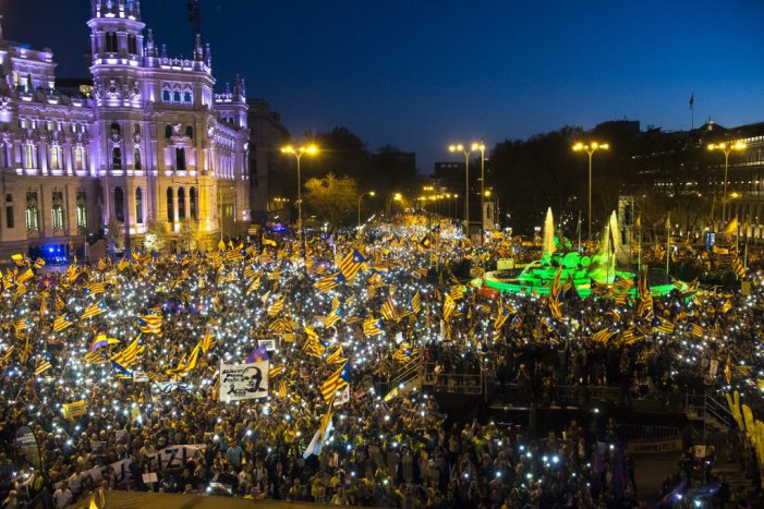 Desenes de milers pel dret a decidir a Madrid i...on estaven IU i Podemos?