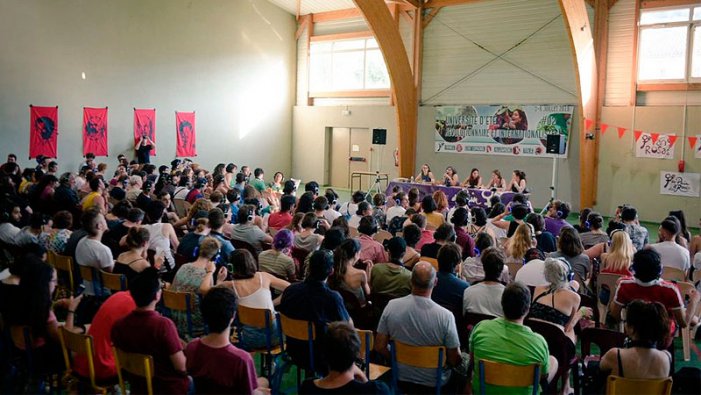 Universitat d'estiu internacionalista: 350 persones debaten sobre la revolució sota el sol d'Avairon