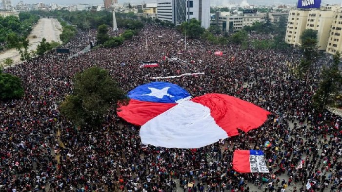 Una contundent vaga general ha mostrat que la rebel·lió popular continua a Xile