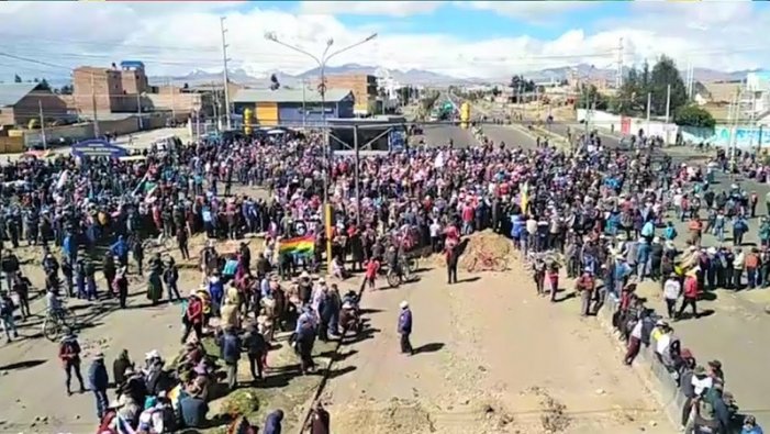 El setge a La Paz se sent i s'aguditza el desproveïment