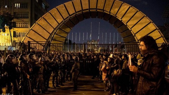 Protestes massives a l'Iran: el jovent i les dones en la primera línia