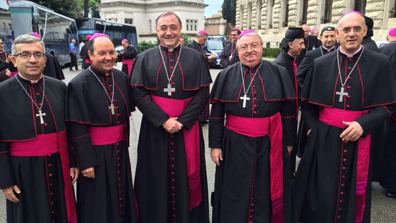 “Els subsidiats permanents”: bisbes en contra d'una renda mínima vital