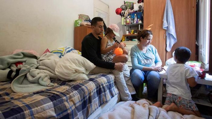 La realitat de l'escut social”: una de cada quatre persones va cap a la pobresa a l'Estat espanyol