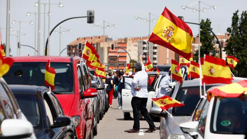 Interior justifica la multa per portar una bandera antifeixista a una protesta contra Vox a Saragossa