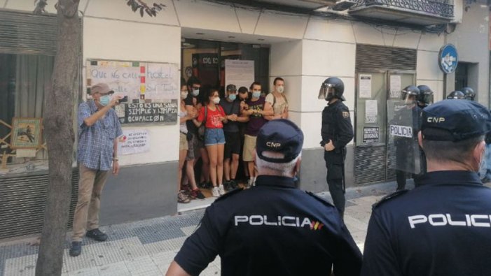 Saragossa: desnonen el refugi de 22 persones sense llar, en plena onada de calor i de rebrot de la Covid-19