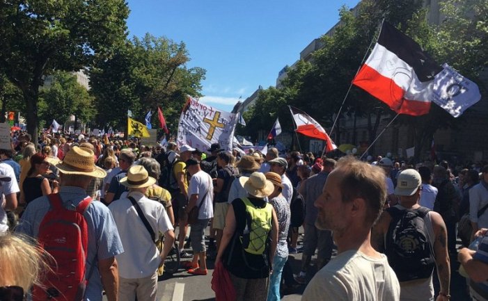 Vint mil antivacunes i neonazis es van mobilitzar a Berlín