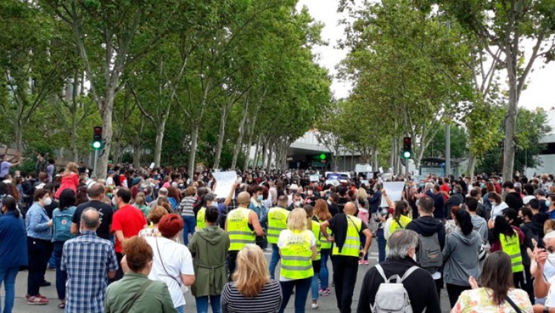 Milers de veïns del sud de Madrid protesten contra les mesures d'Ayuso: “No és confinament, és lluita de classes”