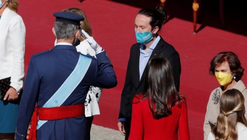 Els ministres d'Unidas Podemos també estan amb el rei durant l'acte del 12O