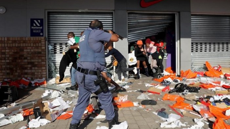 Almenys 70 morts durant les protestes a Sudàfrica després de l'empresonament de l'expresident Zuma