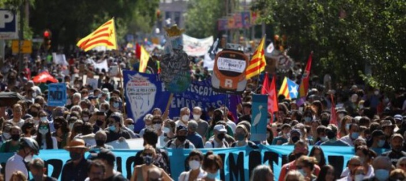 Milers de persones diuen no a l'ampliació de El Prat