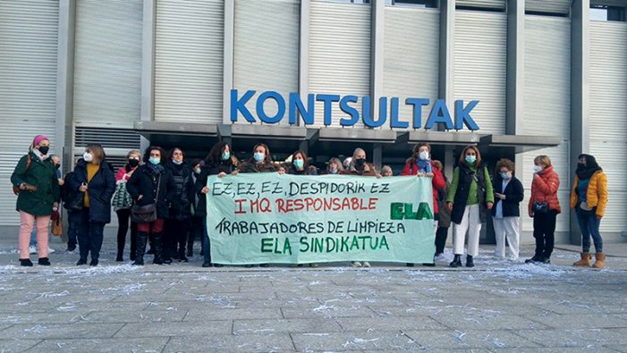 Treballadores de la neteja de Bilbao en vaga contra els acomiadaments: "Per a ells som mercaderia"