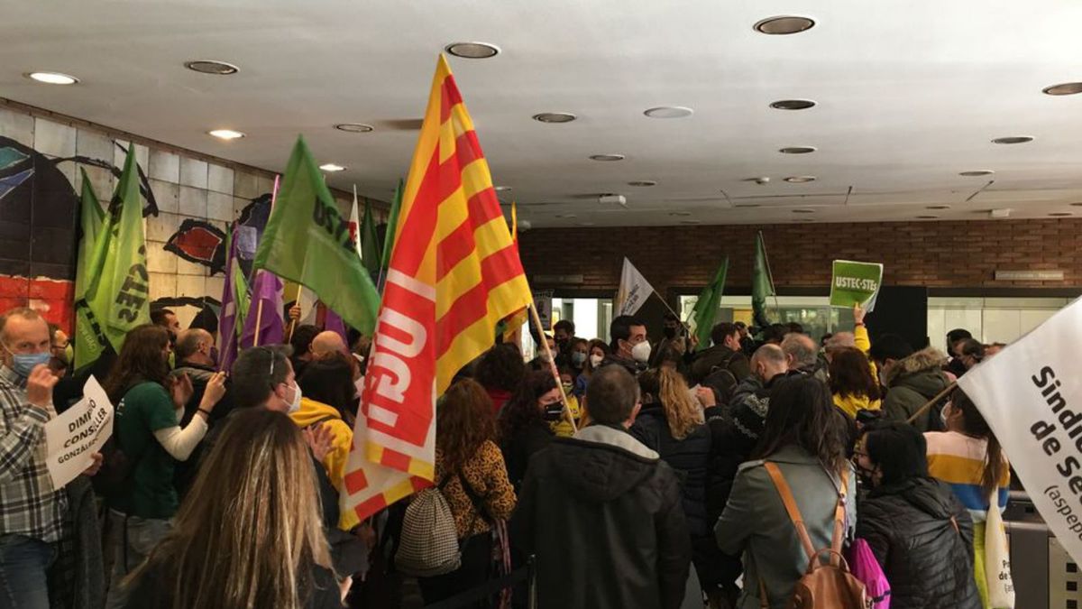 Els sindicats convoquen una vaga de cinc dies després de no arribar a un acord amb Cambray