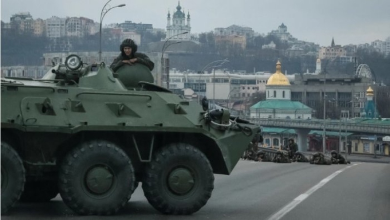 Tropes russes entren a Kíev i Moscou demana a Ucraïna "deposar les armes per dialogar"