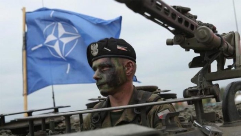L'OTAN desplega més tropes mentre colpeja amb sancions més dures a Rússia