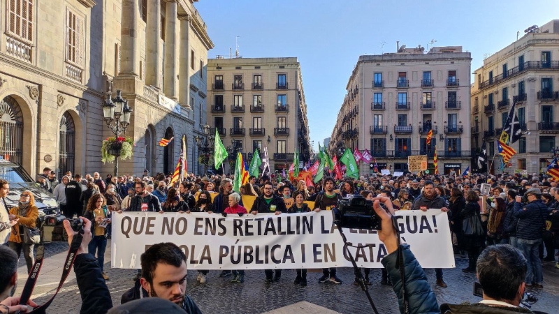 25M: Les estudiants a la vaga amb el professorat: acabem amb les retallades i desobeïm la sentència contra el català!
