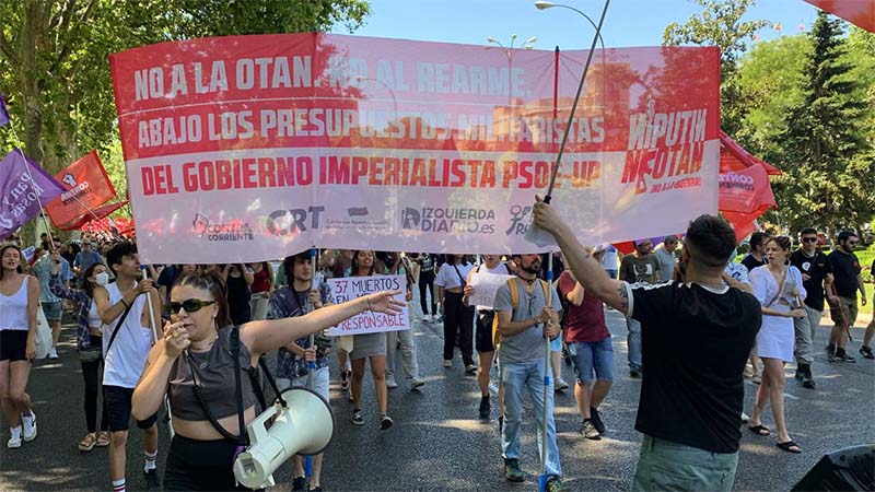 Milers de persones es manifesten a Madrid contra la cimera de l'OTAN