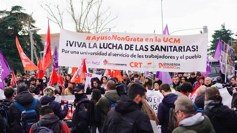 Gran jornada de lluita contra Ayuso a la Complutense: centenars d'estudiants i treballadors protesten al crit de “Visca la lluita de les sanitàries!”