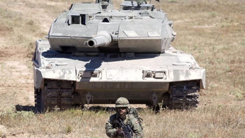 El govern de PSOE i Unides Podem se sumen a l'enviament de tancs a Ucraïna