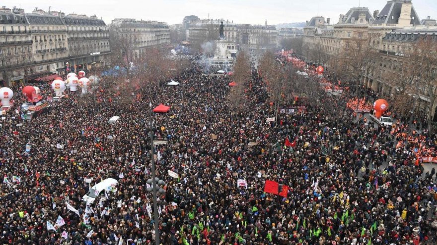 La intersindical francesa fa una crida a la vaga el 16 de febrer contra la reforma de les pensions