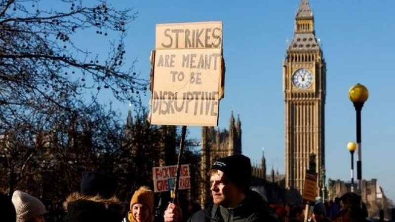 Nova onada de vagues al Regne Unit: infermeres, ferroviaris i carters tornen a parar