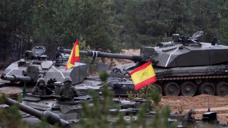 Sánchez torna a Ucraïna anunciant l'enviament de deu tancs Leopard després d'un any de guerra