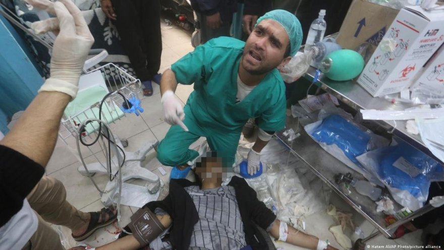 Israel continua amb brutals bombardejos a hospitals de Gaza