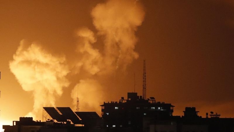 Israel torna a bombardejar Gaza i augmenta la tensió en el sud del Líban