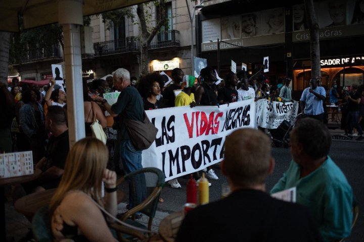 La capçalera de la manifestació al pas dels carrers del centre de Barcelona. Imatge victorcabophoto